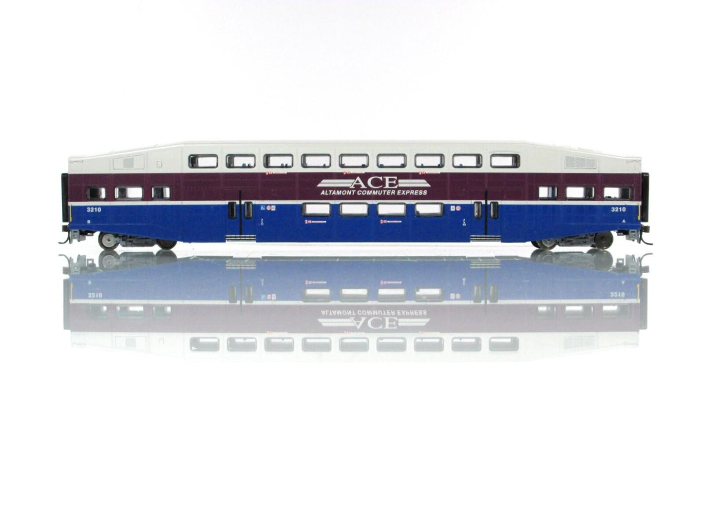 HO Scale ***ALTAMONT COMMUTER EXPRESS*** Bombardier Coach #3210 -- Athearn 25704
