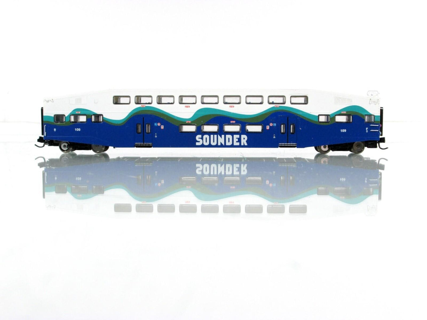 N Scale **SEATTLE SOUNDER** Bombardier Commuter Control Car #109 - Athearn 10163