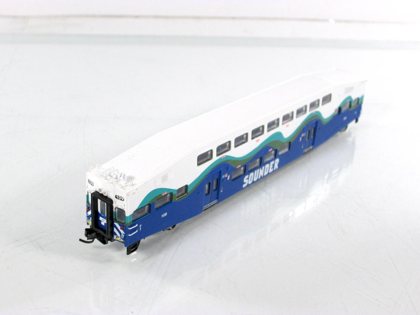 N Scale **SEATTLE SOUNDER** Bombardier Commuter Control Car #109 - Athearn 10163