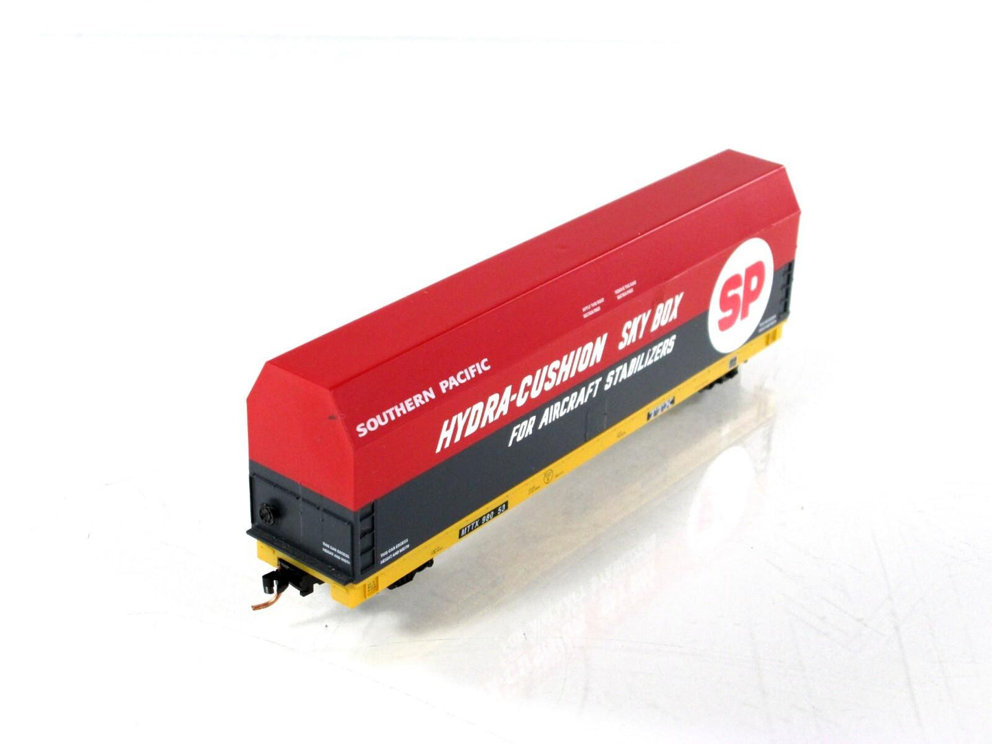 N Scale ***HYDRA-CUSHION SKYBOX*** on Flat Car, SP--TTX  98053 - LBF,  MTL Cplrs