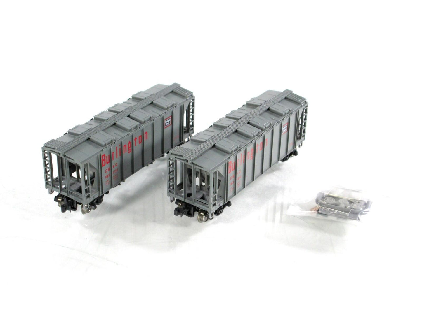 N Scale ***BURLINGTON, CB&Q*** 2-Bay Hoppers #182255,182389 ------ Kato 186-0107