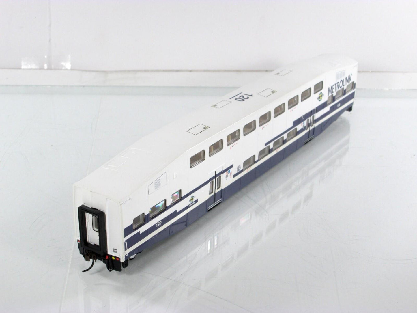 HO Scale **METROLINK** Bombardier Passenger Commuter Coach #120 --- Athearn 2567