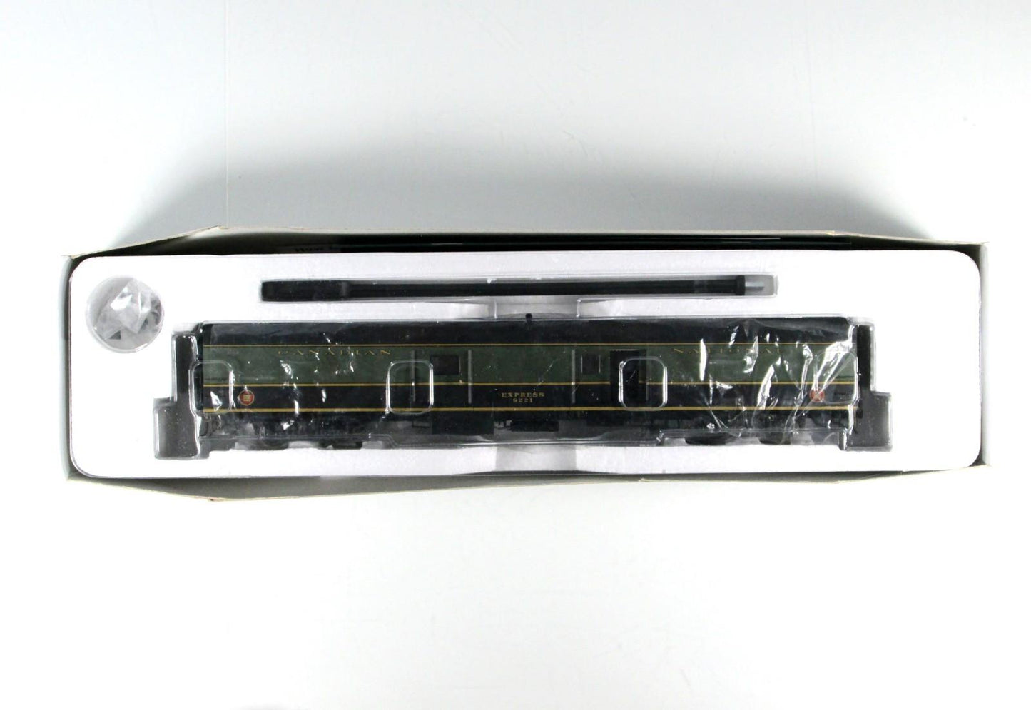 HO Scale ***CANADIAN NATIONAL*** Baggage #9221 --Rapido 106015, Lighted **RARE*