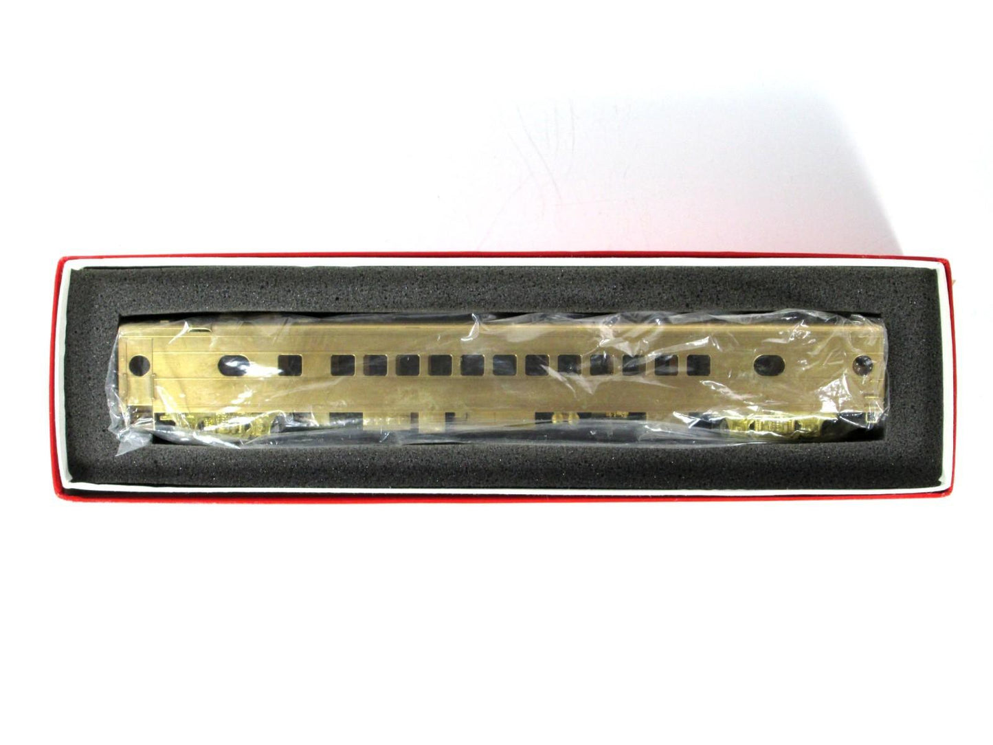 HO Scale BRASS ***MILWAUKEE ROAD*** Coach #655 --- by Palace - Knuckle Couplers