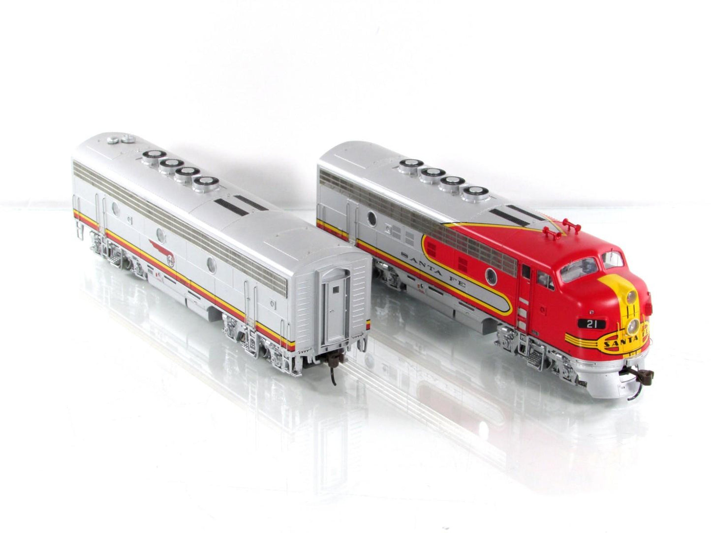HO Scale ***SANTA FE*** F3A-F3B Locomotive Set #21 ---- Athearn G2507, DCC Ready