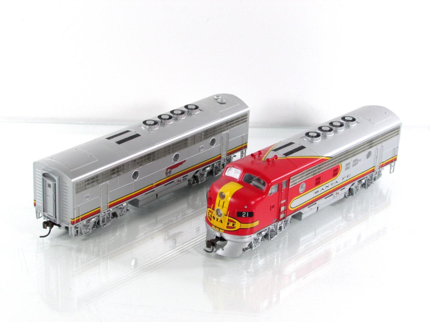 HO Scale ***SANTA FE*** F3A-F3B Locomotive Set #21 ---- Athearn G2507, DCC Ready