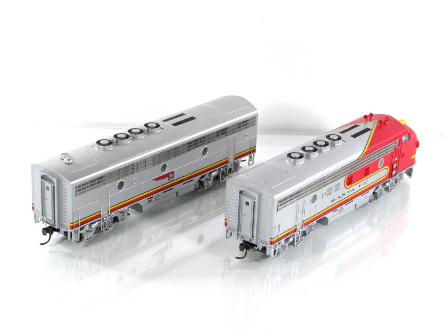 HO Scale ***SANTA FE*** F3A-F3B Locomotive Set #21 ---- Athearn G2507, DCC Ready