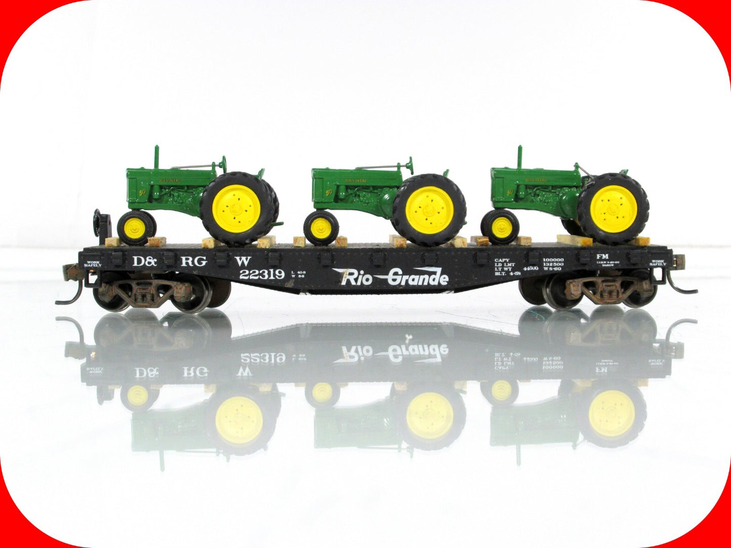 HO Scale ***RIO GRANDE*** 40' Flat Car #22319, w/ JOHN DEERE Tractors -- Athearn