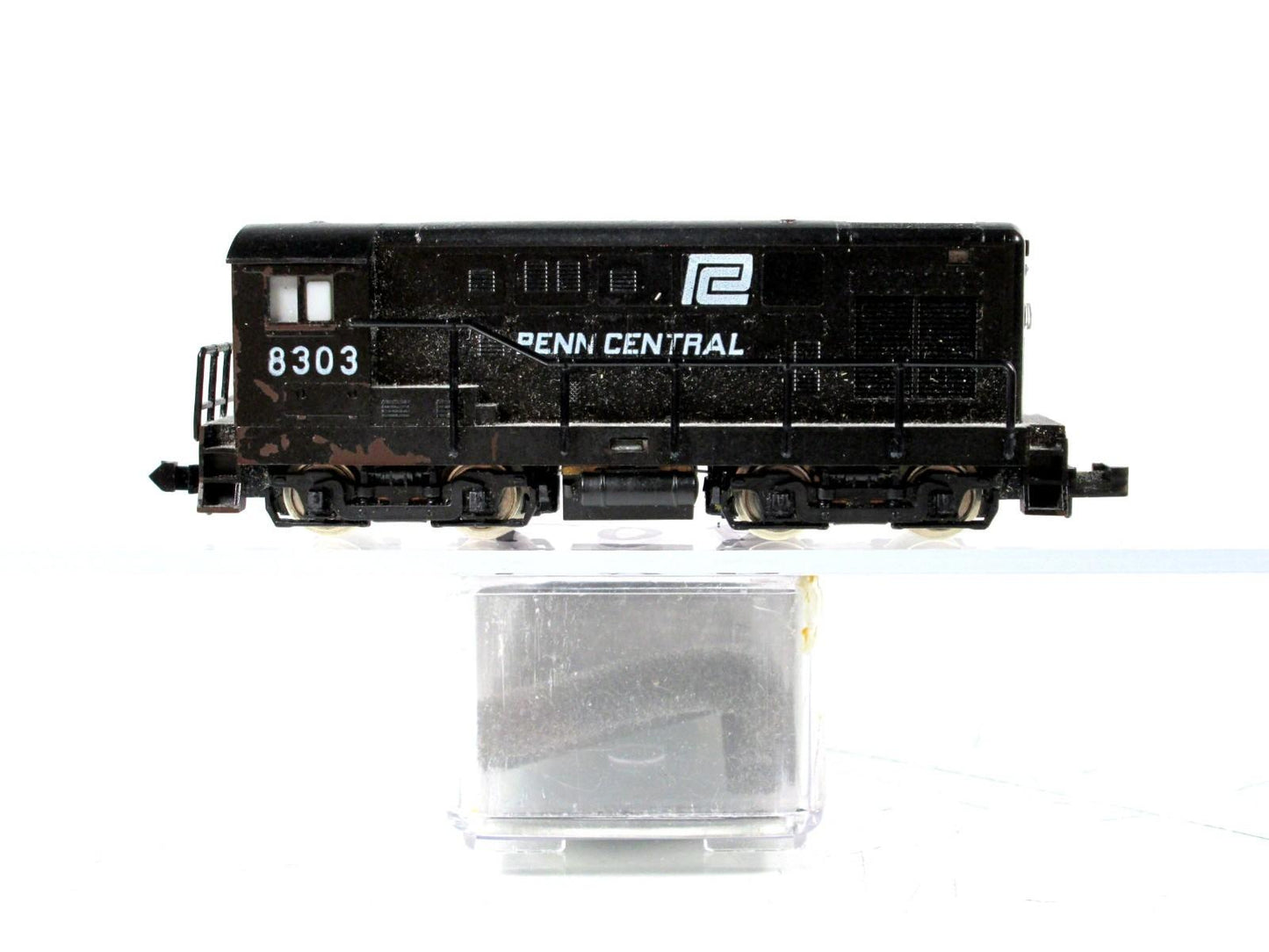 N Scale ***PENN CENTRAL*** FM H12-44 Diesel Switcher Locomotive, PC 8303 -- Trix