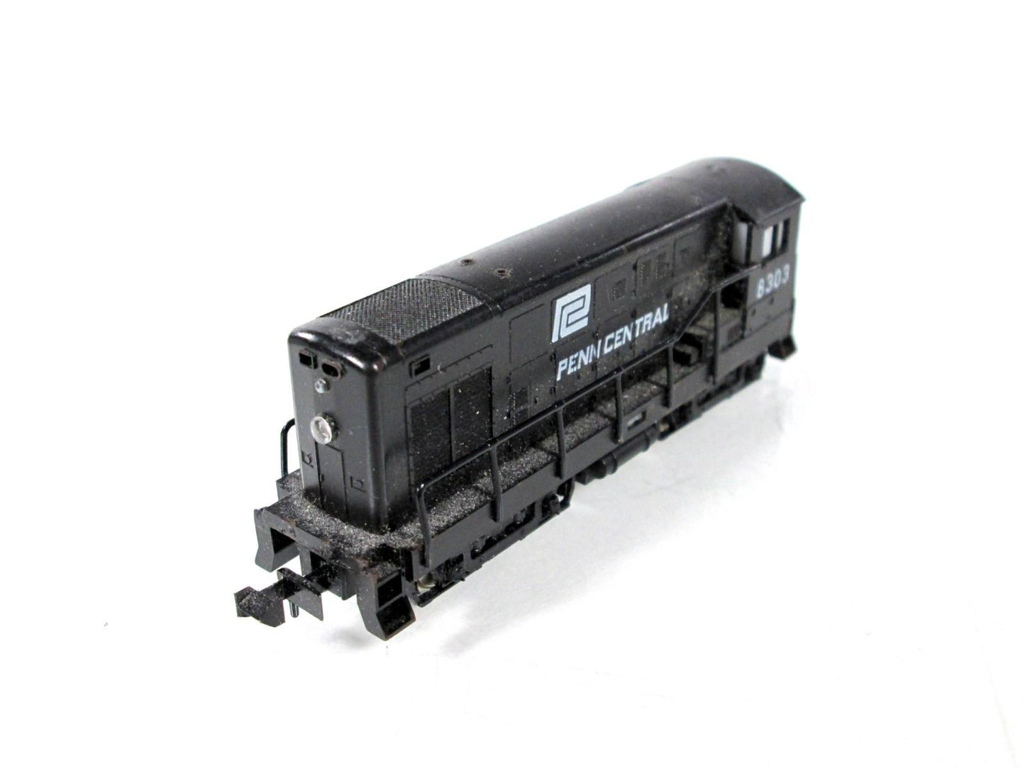 N Scale ***PENN CENTRAL*** FM H12-44 Diesel Switcher Locomotive, PC 8303 -- Trix