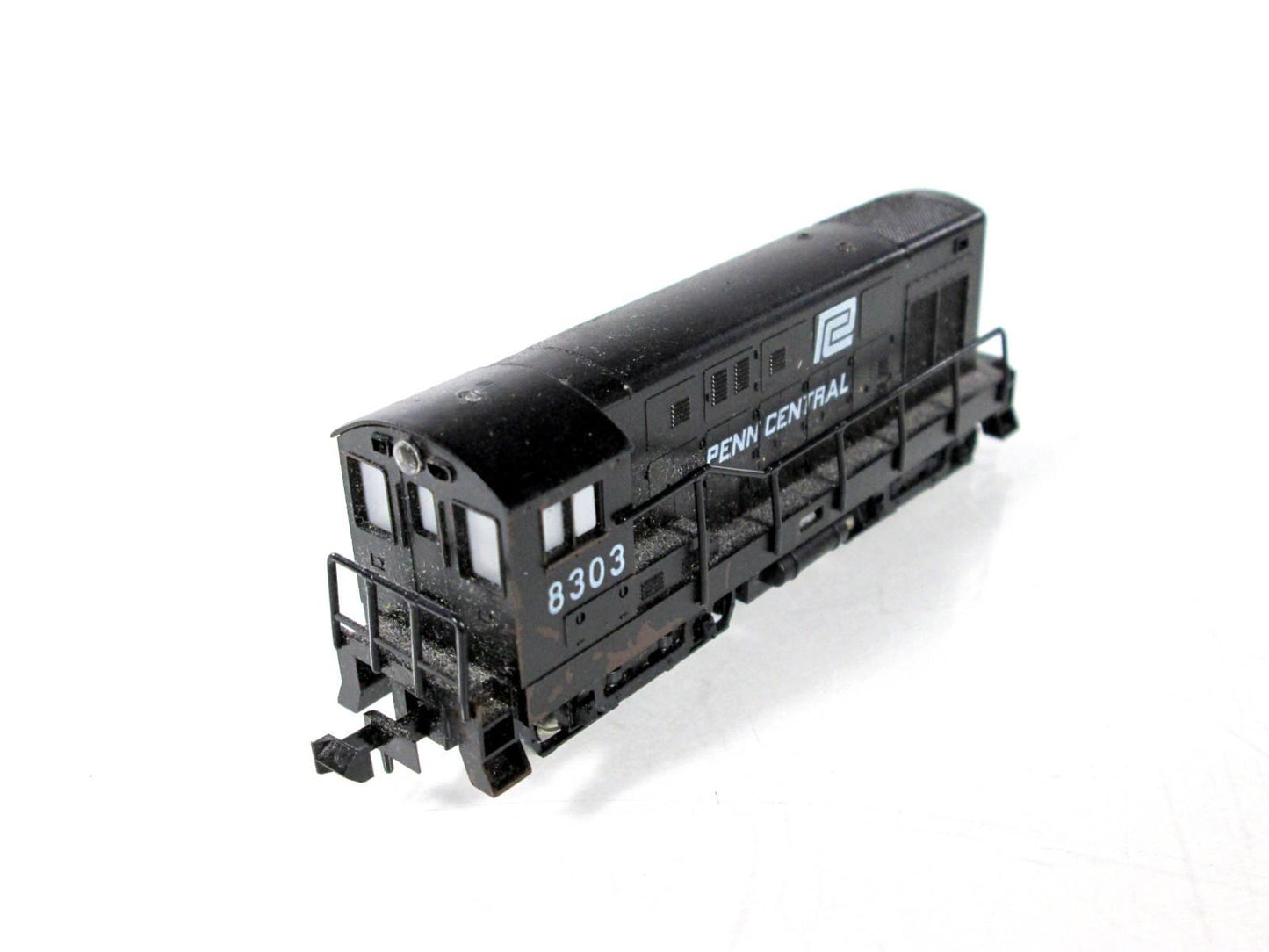 N Scale ***PENN CENTRAL*** FM H12-44 Diesel Switcher Locomotive, PC 8303 -- Trix