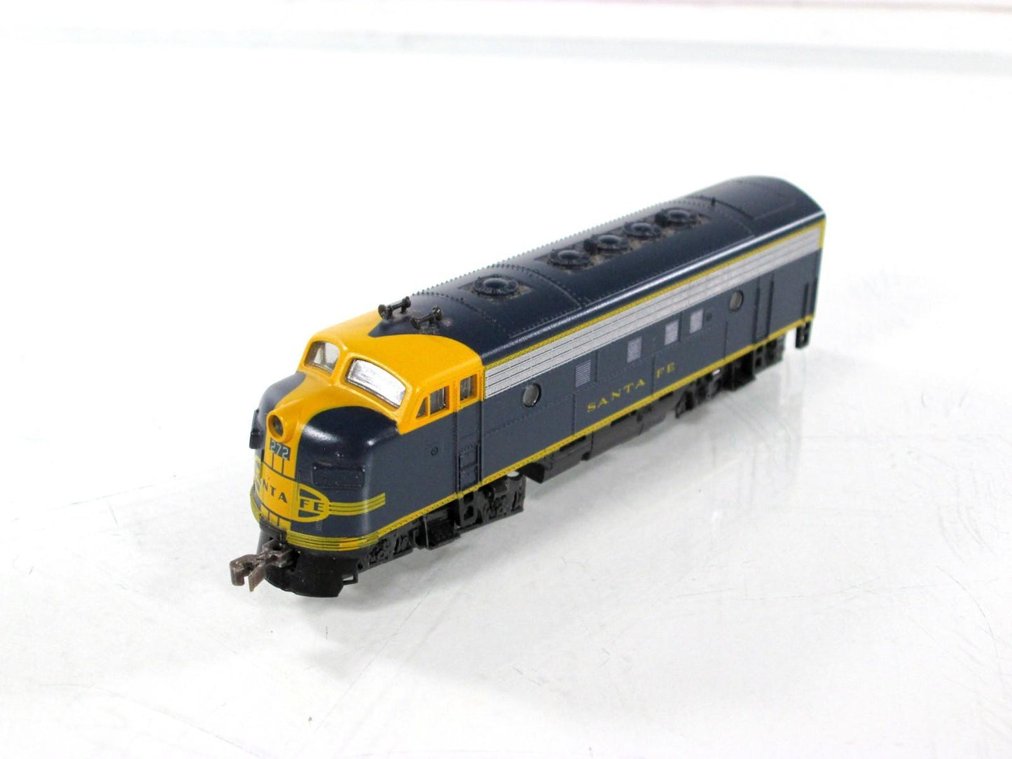 N Scale ***SANTA FE*** EMD F7A Diesel Freight Locomotive #272 ---- Kato 176-0910