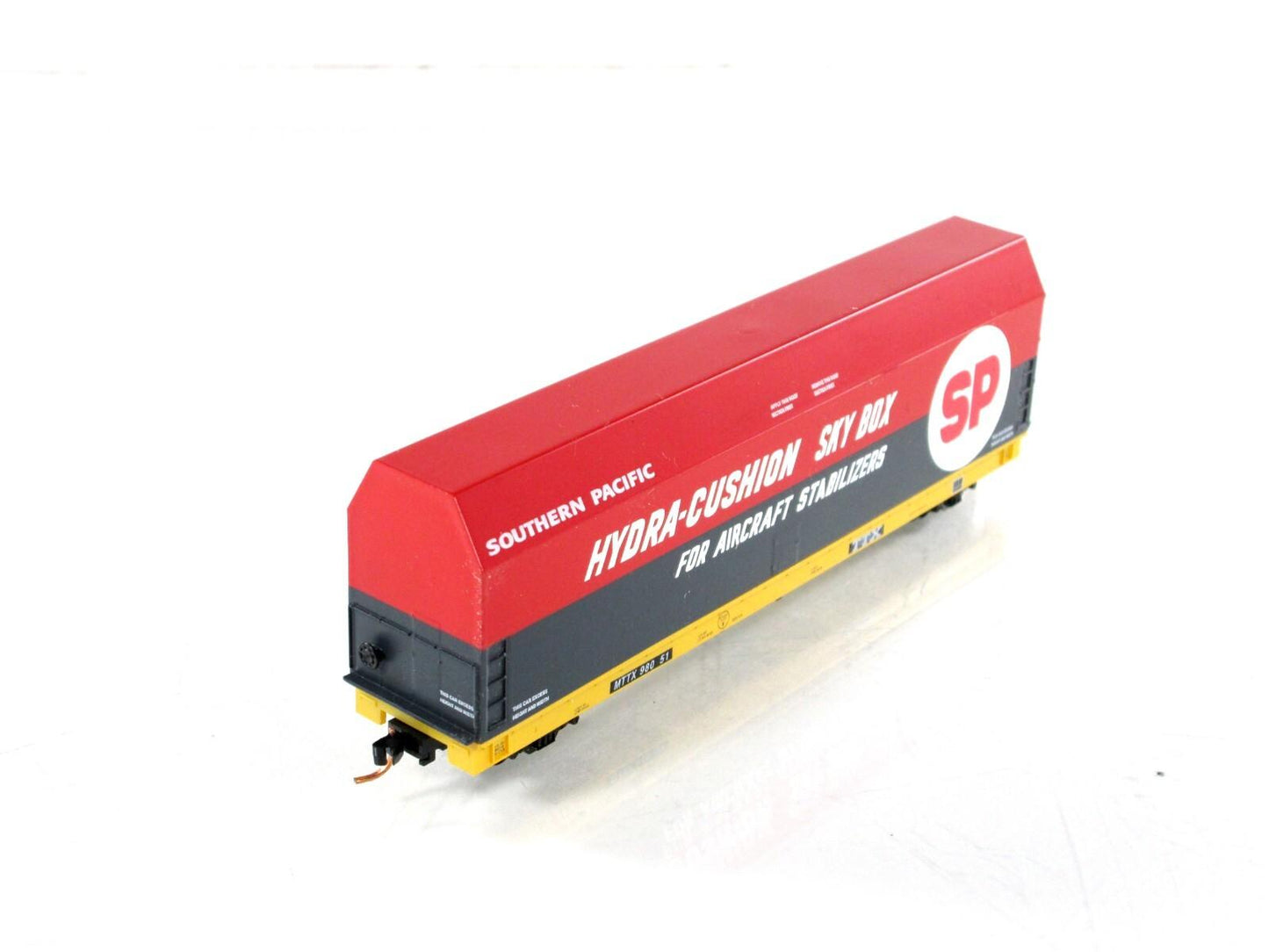 N Scale ***HYDRA-CUSHION SKYBOX*** on Flat Car, SP--TTX  98051 - LBF,  MTL Cplrs