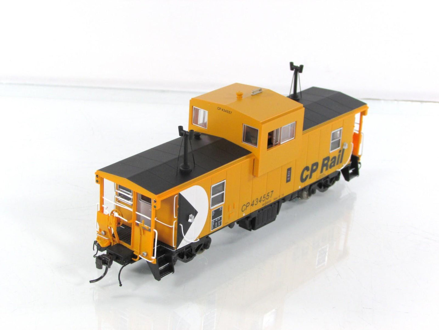 HO Scale **CANADIAN PACIFIC** Wide-Vision Caboose #434557 -Rapido 110010 *Lights