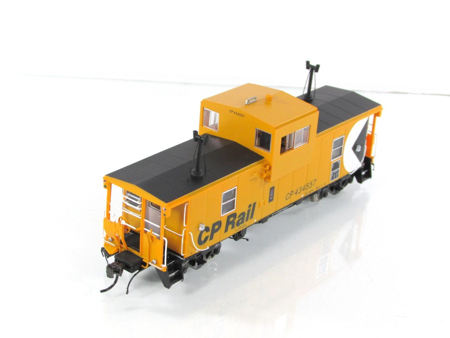 HO Scale **CANADIAN PACIFIC** Wide-Vision Caboose #434557 -Rapido 110010 *Lights