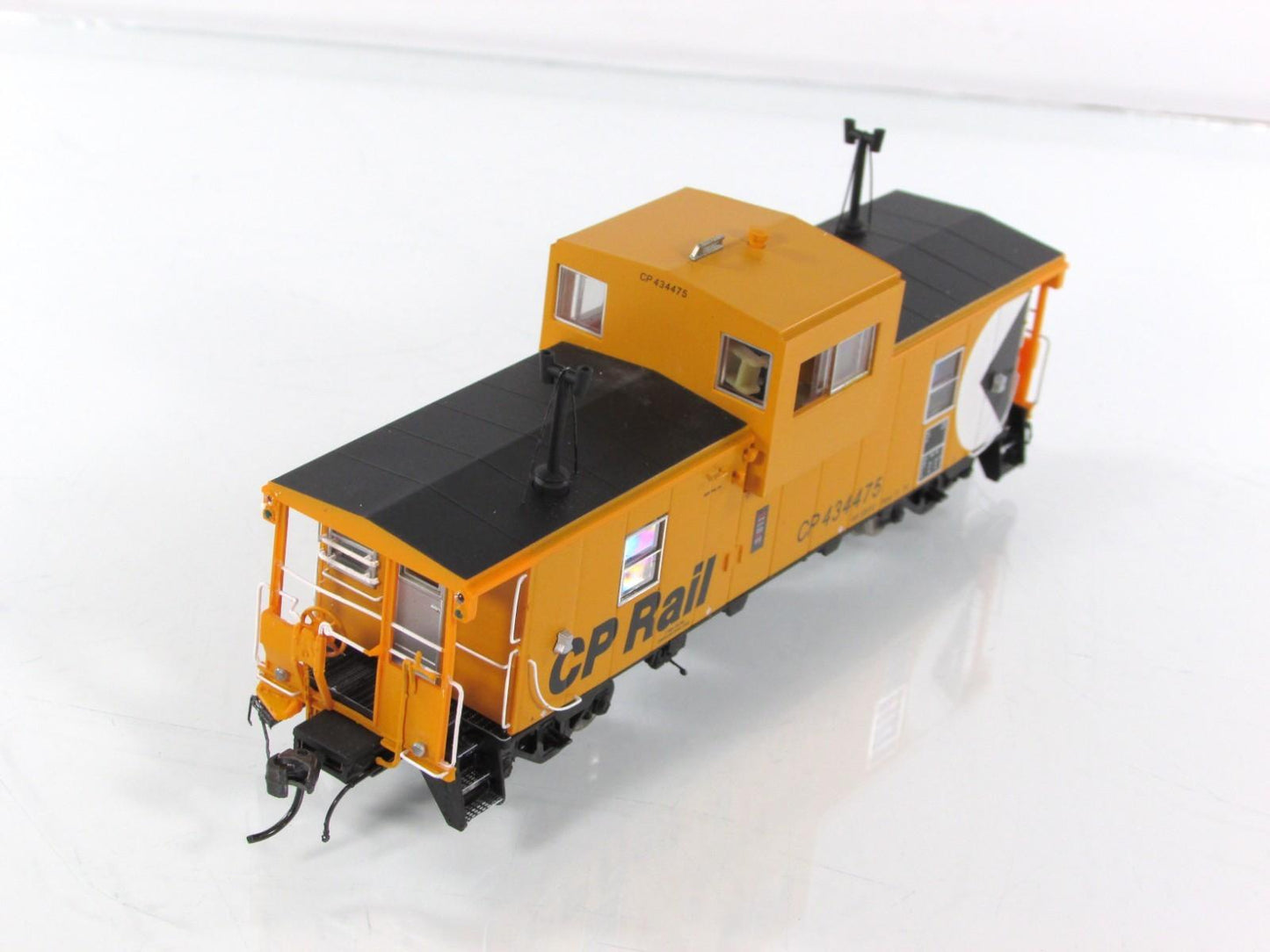 HO Scale **CANADIAN PACIFIC** Wide-Vision Caboose #434475 -Rapido 110001 *Lights
