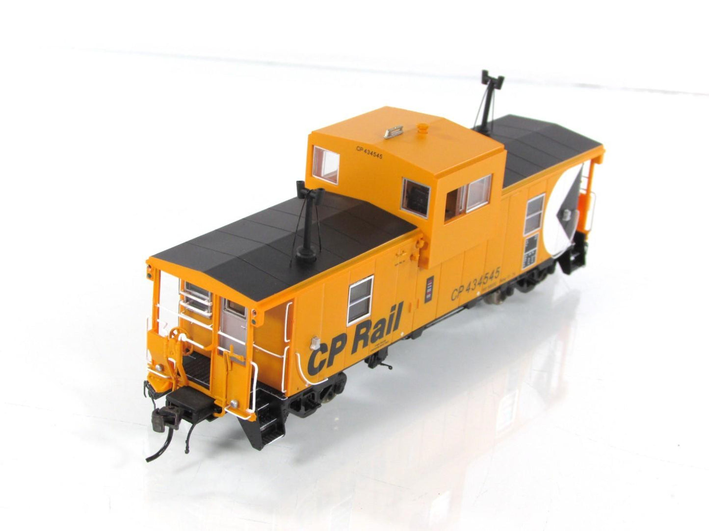 HO Scale **CANADIAN PACIFIC** Wide-Vision Caboose #434545 -Rapido 110009 *Lights