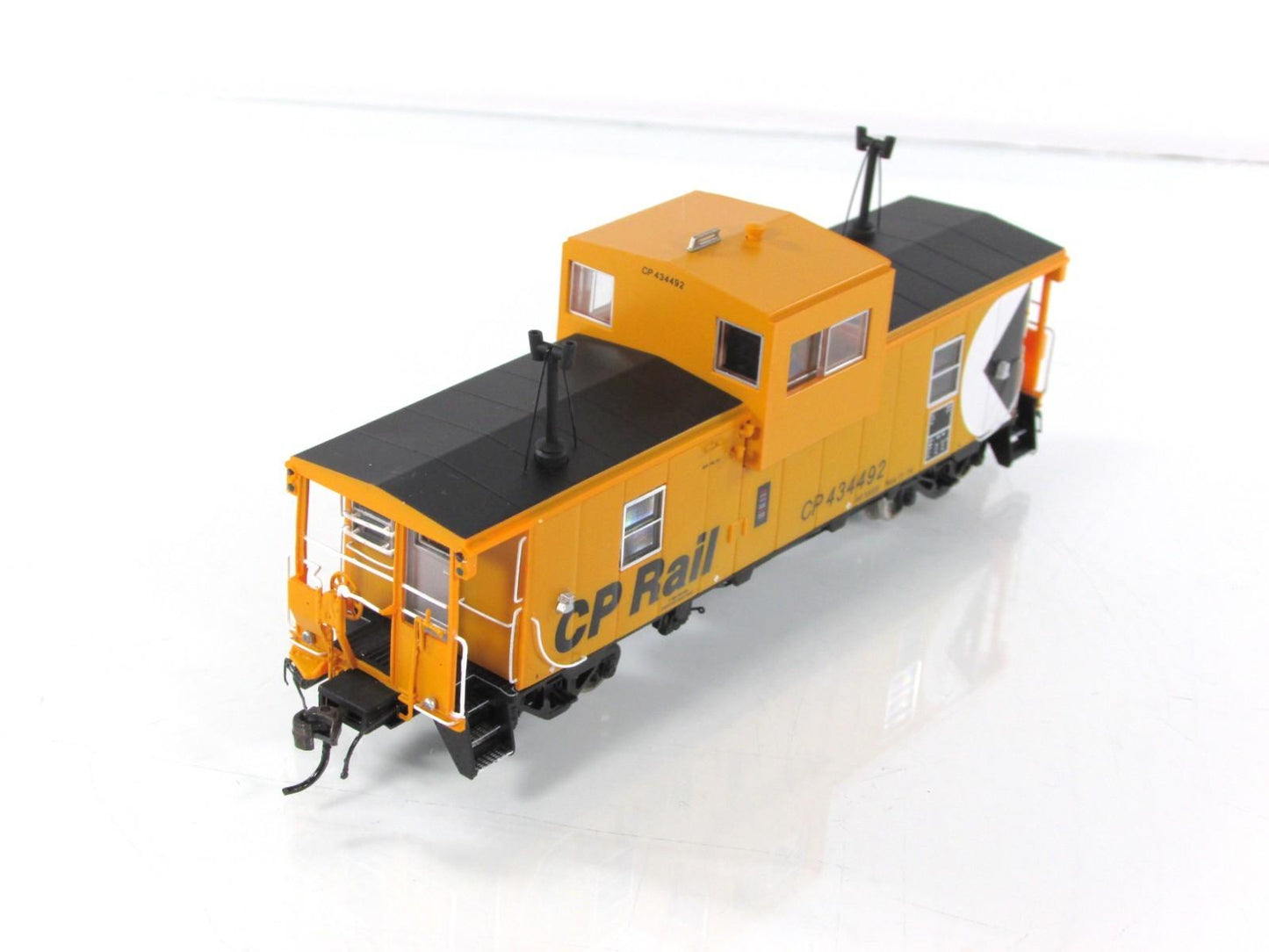 HO Scale **CANADIAN PACIFIC** Wide-Vision Caboose #434492 -Rapido 110004 *Lights