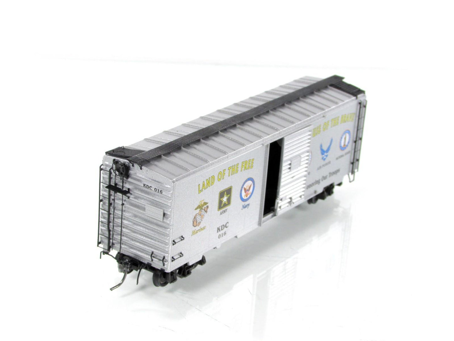 HO Scale ***LAND of the FREE*** Honoring Our Troops Box Car - Kadee Special 6916