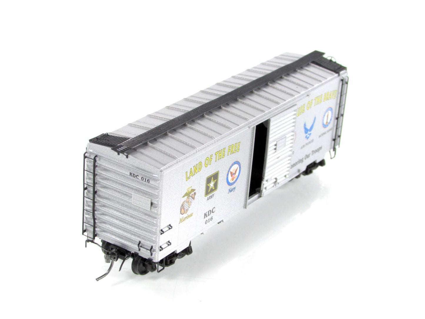 HO Scale ***LAND of the FREE*** Honoring Our Troops Box Car - Kadee Special 6916