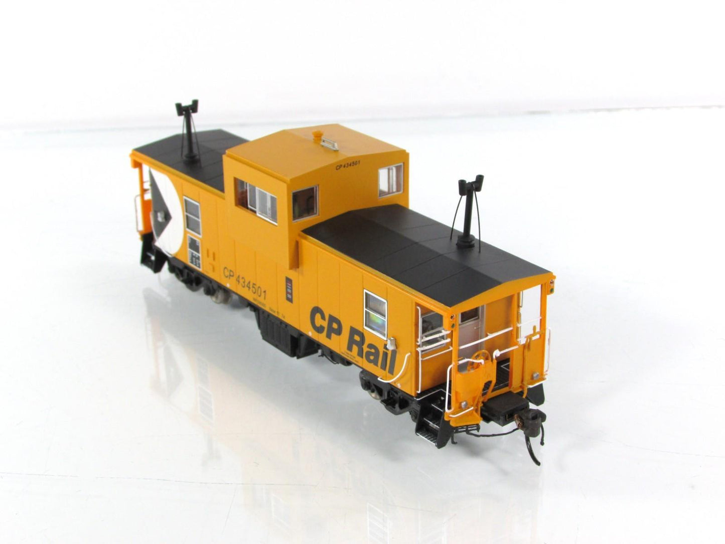 HO Scale **CANADIAN PACIFIC** Wide-Vision Caboose #434501 -Rapido 110005 *Lights