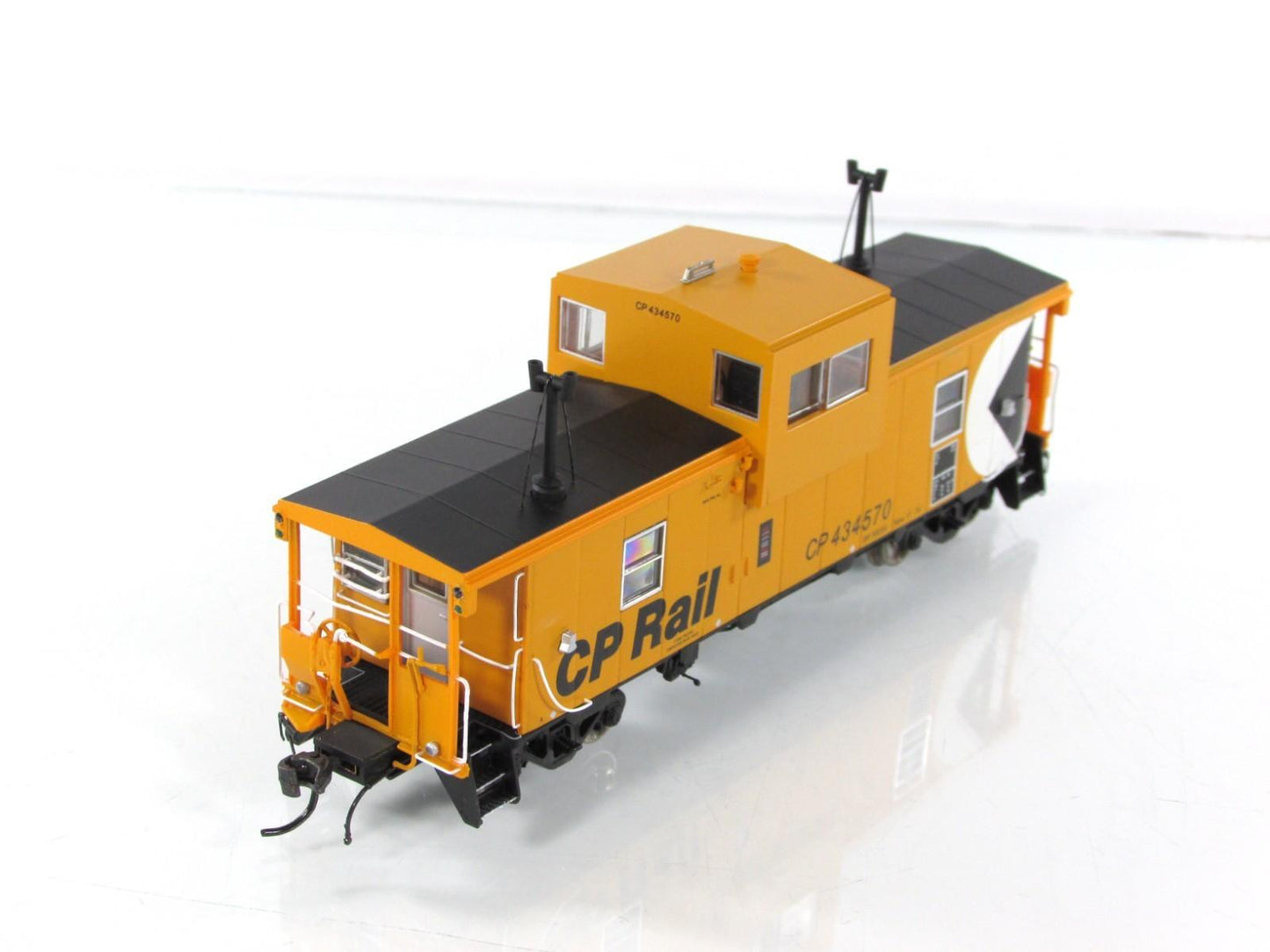 HO Scale **CANADIAN PACIFIC** Wide-Vision Caboose #434570 -Rapido 110012 *Lights