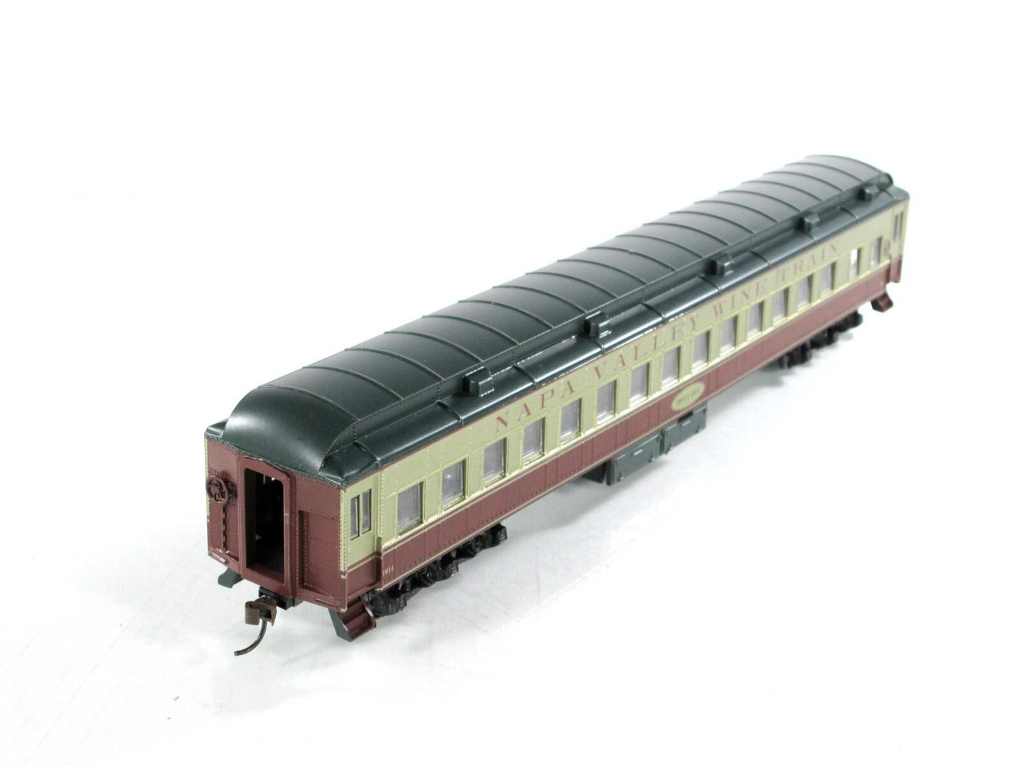 HO Scale ***NAPA VALLEY*** *Zinfandel* Passenger Coach, NVRR 1014 - Athearn 8502