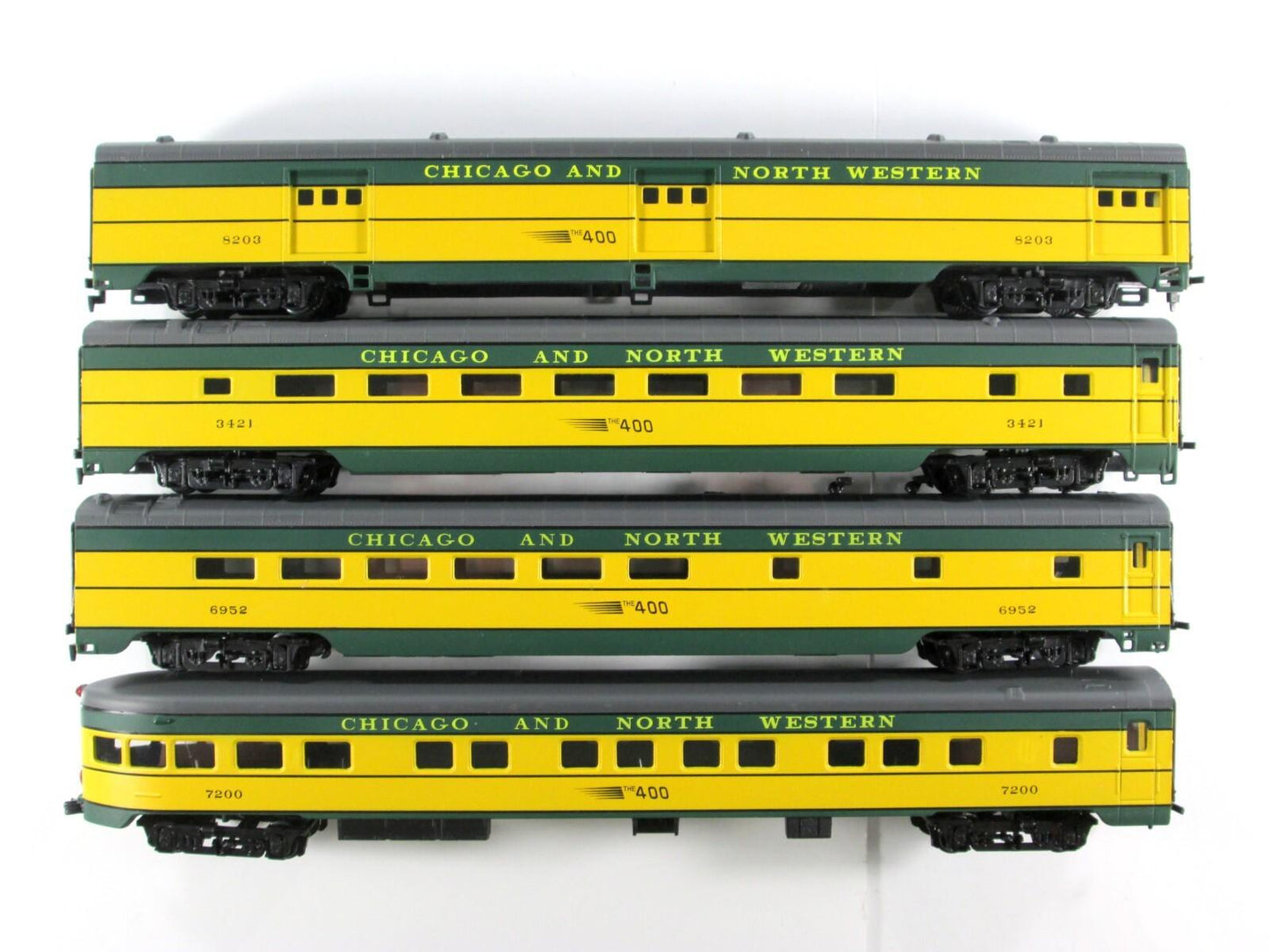 HO Scale CHICAGO NORTH WESTERN **The 400** Passenger Car 8-Pack Set -- IHC 48048