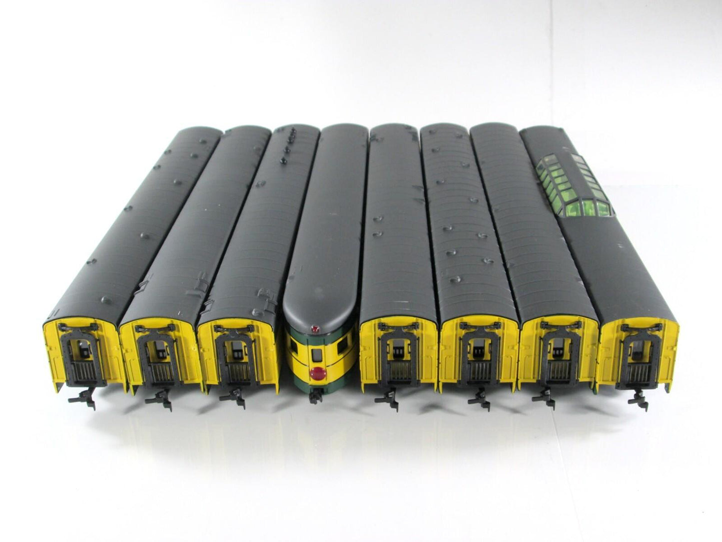 HO Scale CHICAGO NORTH WESTERN **The 400** Passenger Car 8-Pack Set -- IHC 48048