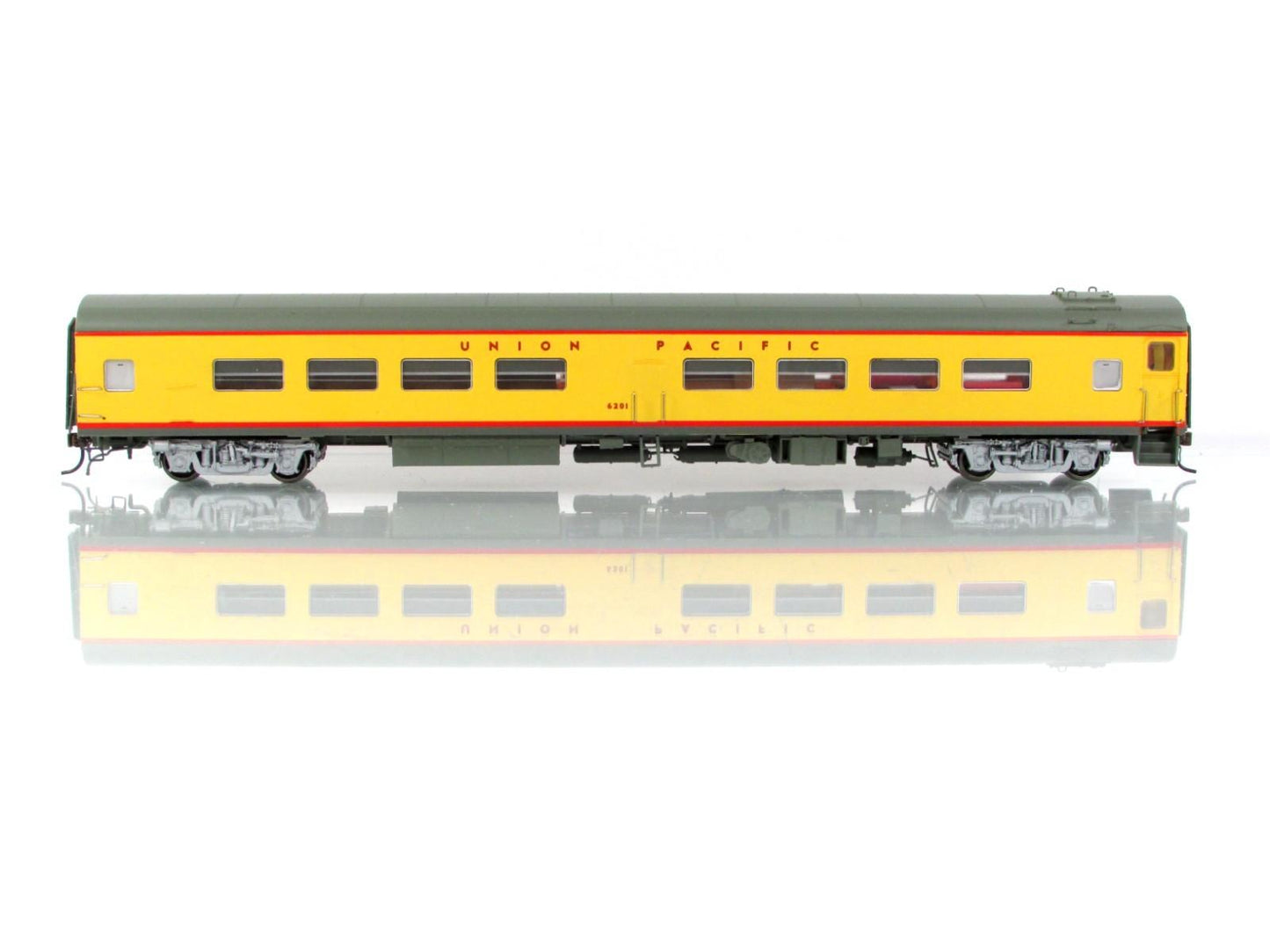 HO Scale ***UNION PACIFIC*** Cafe-Bar-Lounge #6201 ------ Rapido 103050, Lighted