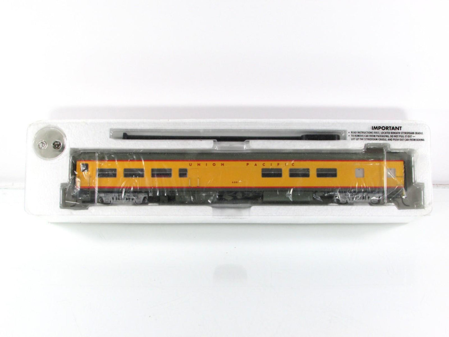 HO Scale ***UNION PACIFIC*** Cafe-Bar-Lounge #6201 ------ Rapido 103050, Lighted