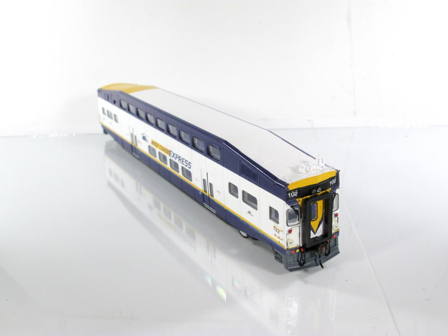 HO Scale ***WEST COAST EXPRESS*** Bombardier Control Car #102 ----- Athearn 2544