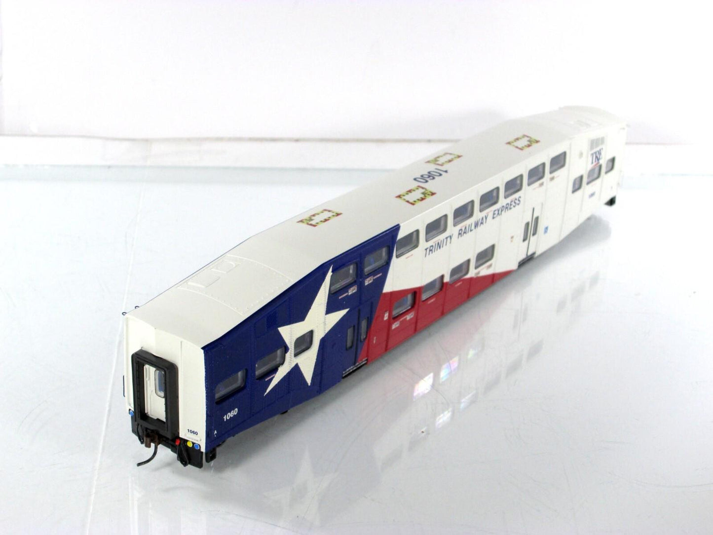 HO Scale ***TRINITY RAILWAY EXPRESS*** Bombardier Coach, TRE 1060 -Athearn 25729