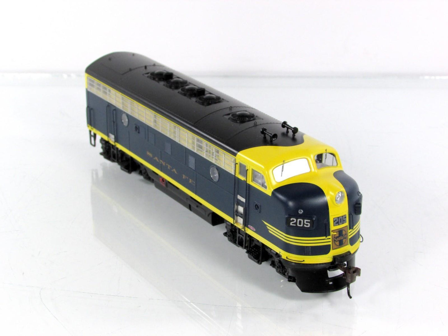 HO Scale ***SANTA FE*** F7A Phase 1 Locomotive #205 ------ Athearn G1016, w/ DCC