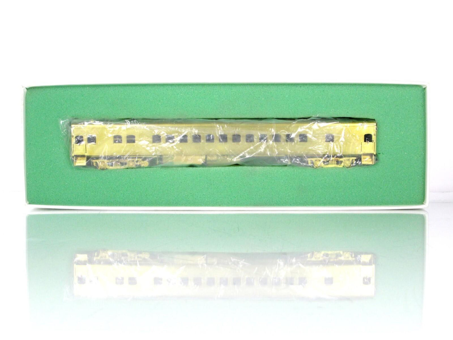 HO Scale BRASS ***MILWAUKEE ROAD** HIAWATHA Parlor Car ---- Overland / Ajin 3111