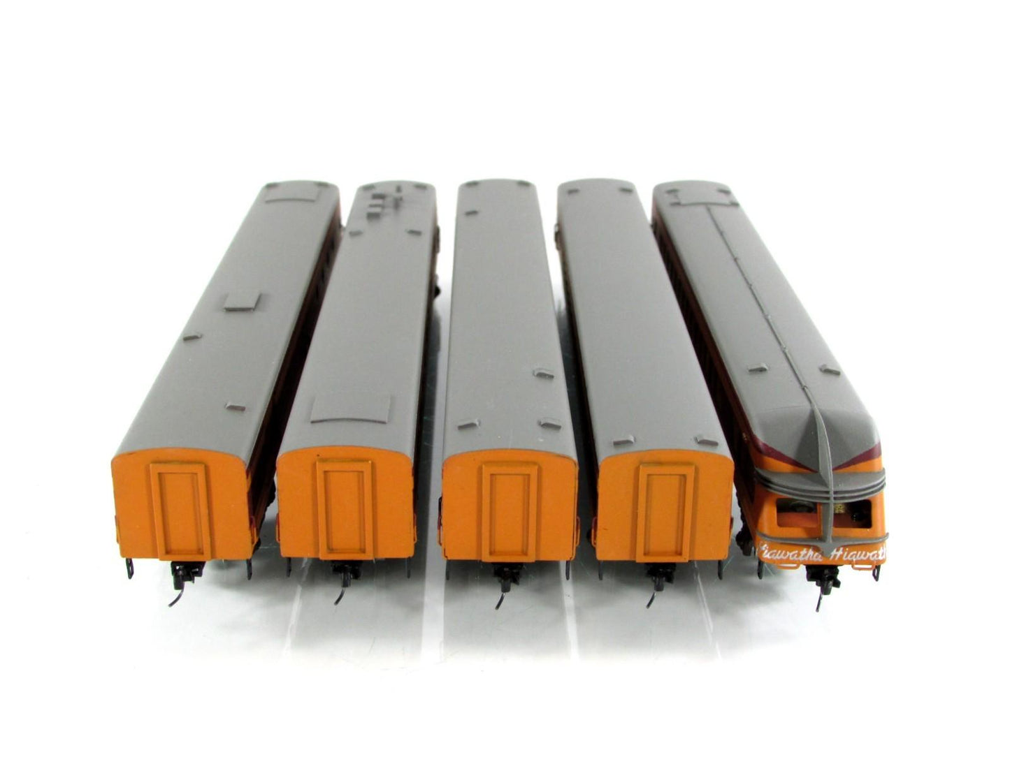 N Scale ***Milwaukee Hiawatha*** Passenger 5-Car Set - Custom NJ Brass --- 758-N
