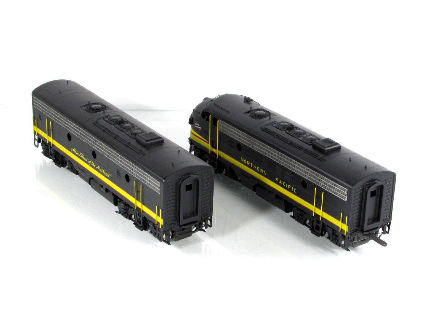 HO Scale BRASS ***NORTHERN PACIFIC*** EMD F9A-F9B 1750HP Locomotives -- Oriental