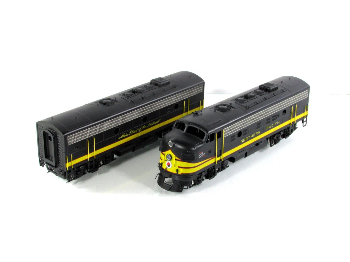 HO Scale BRASS ***NORTHERN PACIFIC*** EMD F9A-F9B 1750HP Locomotives ---Oriental