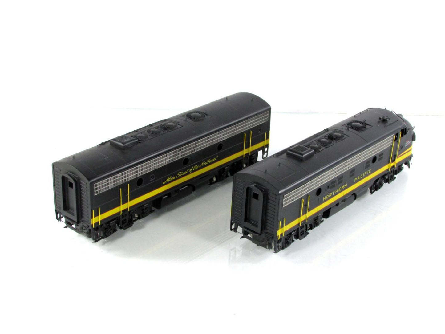 HO Scale BRASS ***NORTHERN PACIFIC*** EMD F9A-F9B 1750HP Locomotives ---Oriental