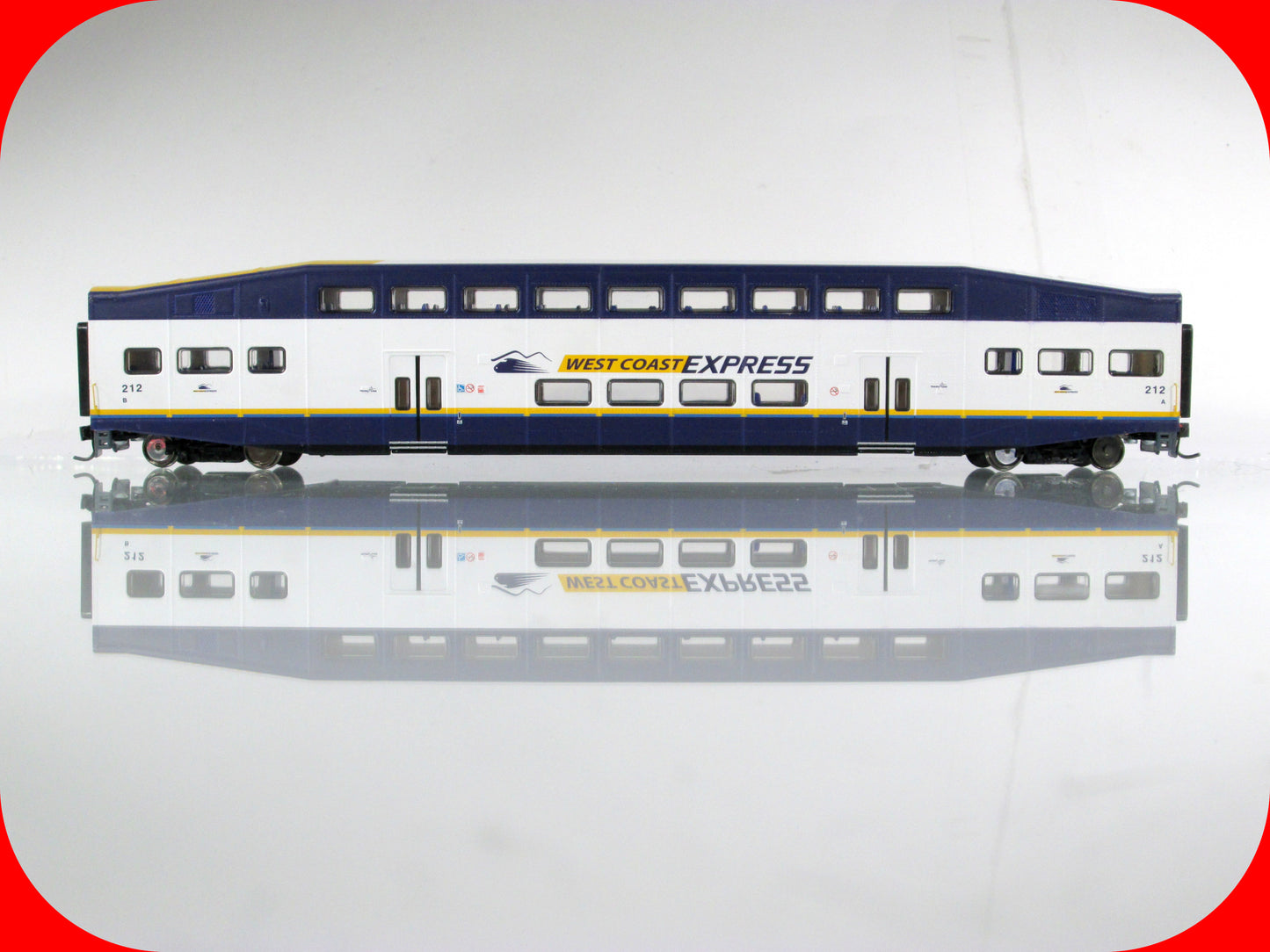 HO Scale **WEST COAST EXPRESS** BOMBARDIER Commuter Car, WCE #212 - Athearn 2564