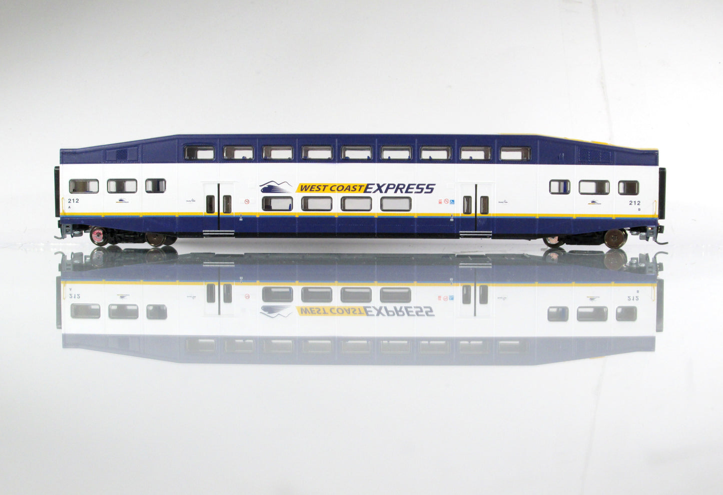 HO Scale **WEST COAST EXPRESS** BOMBARDIER Commuter Car, WCE #212 - Athearn 2564