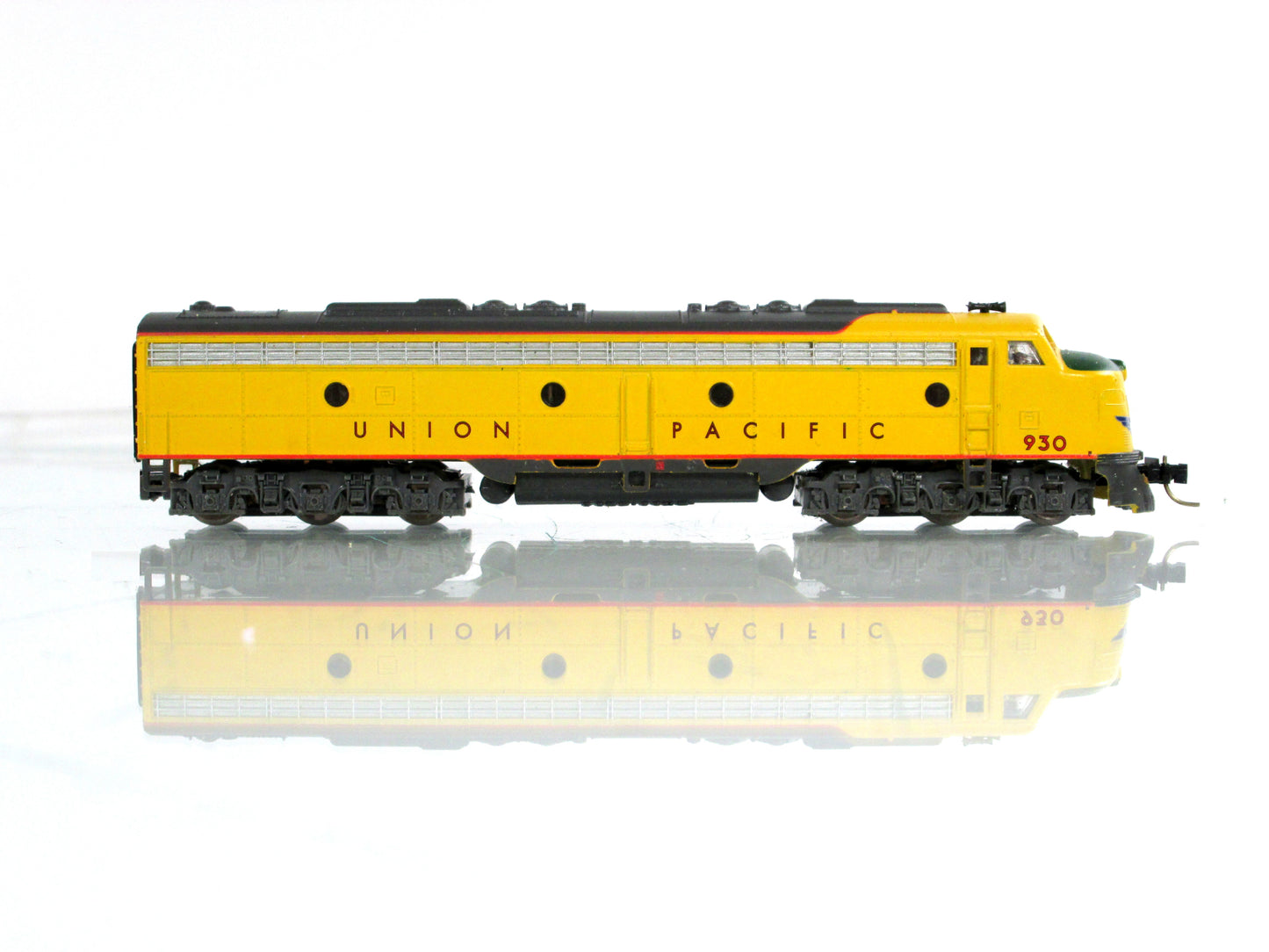 N Scale ***UNION PACIFIC*** E8 Diesel Locomotive, UP 930 - Life-Like 7173