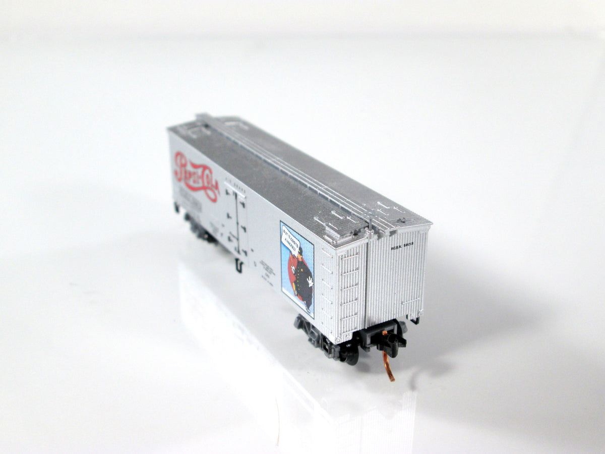 N Scale ***PEPSI-COLA*** 36' Wood Ice Reefer, PCEX 58013 -- Micro Trains 58580