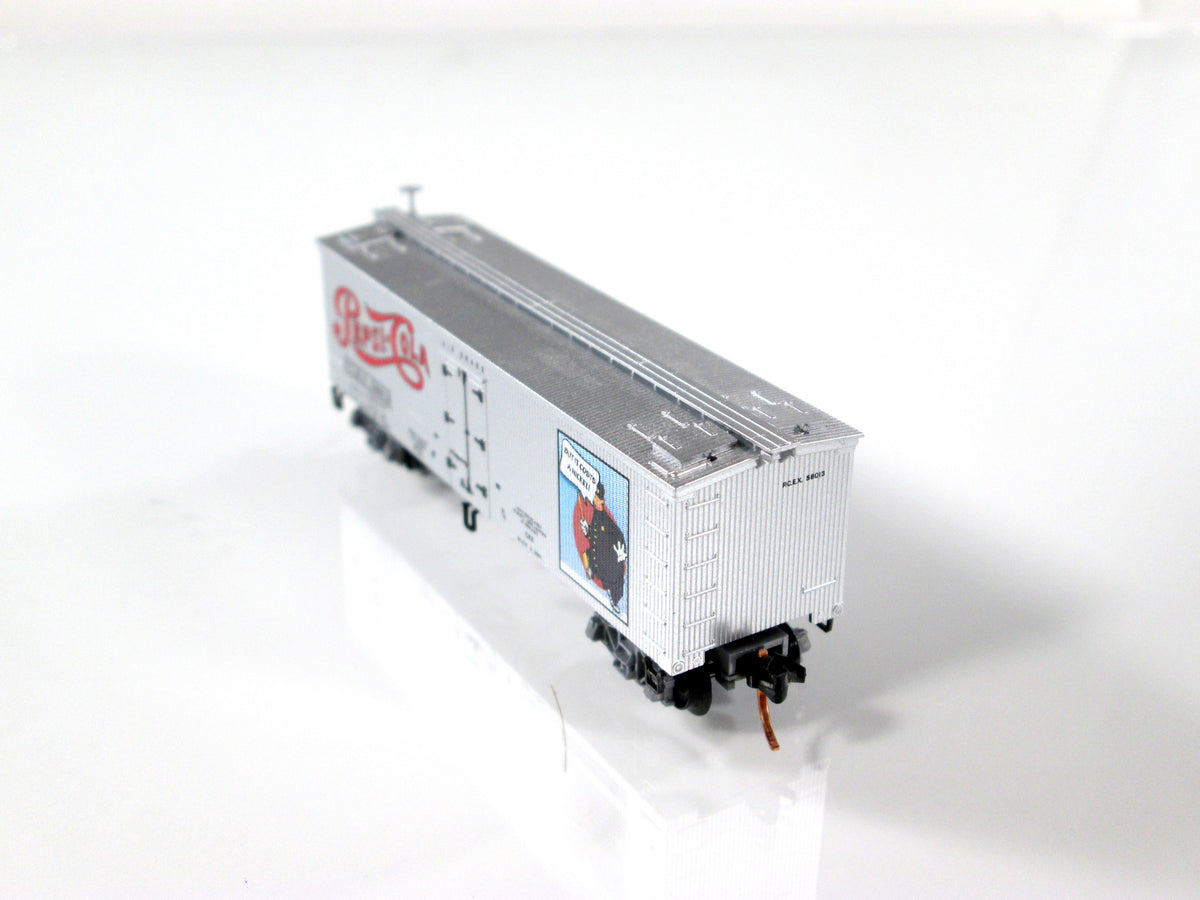 N Scale ***PEPSI-COLA*** 36' Wood Ice Reefer, PCEX 58013 -- Micro Trains 58580