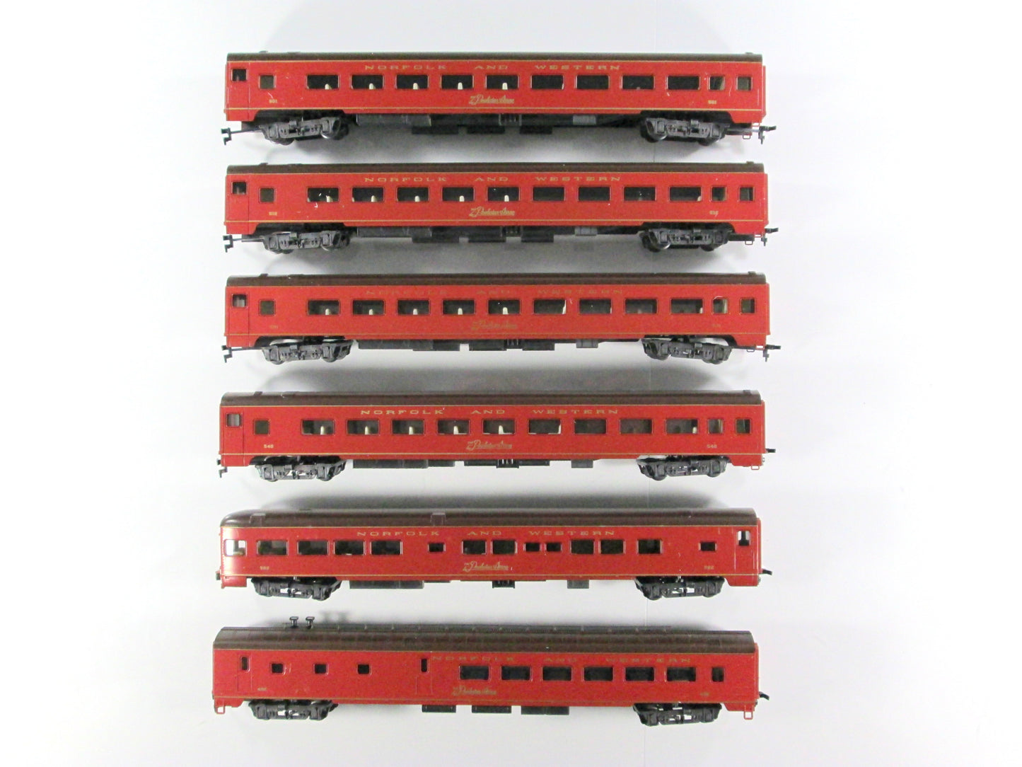 HO Scale Norfolk & Western **POWHATAN ARROW** Passenger Set --- Bachmann 43-1290