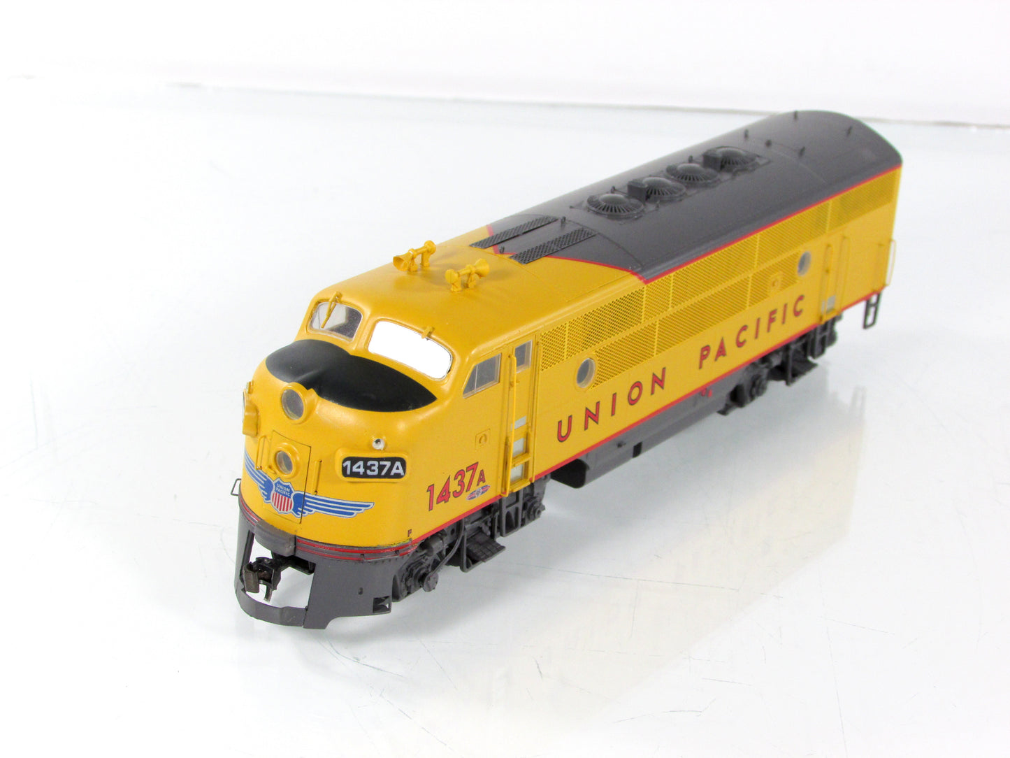 HO Scale ***UNION PACIFIC*** F3A Locomotive #1437 - Intermountain 49103, DCC Rdy
