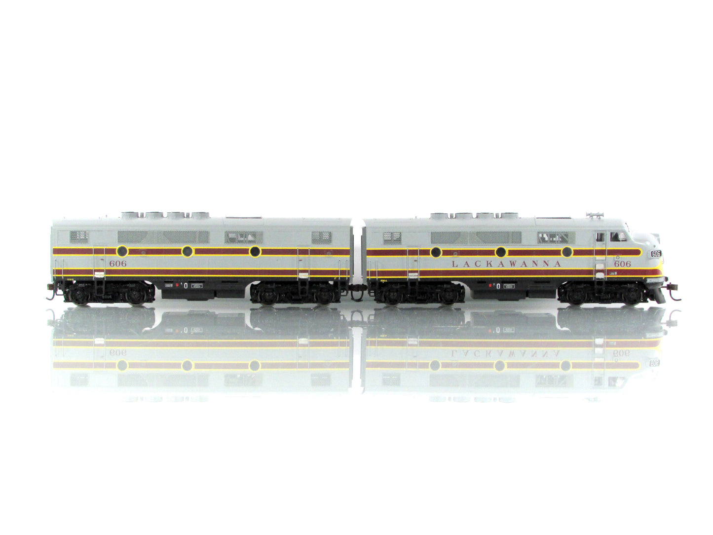HO Scale ***LACKAWANNA*** F3A F3B Phase 1 Locomotive Set #606 ---- Athearn G2530