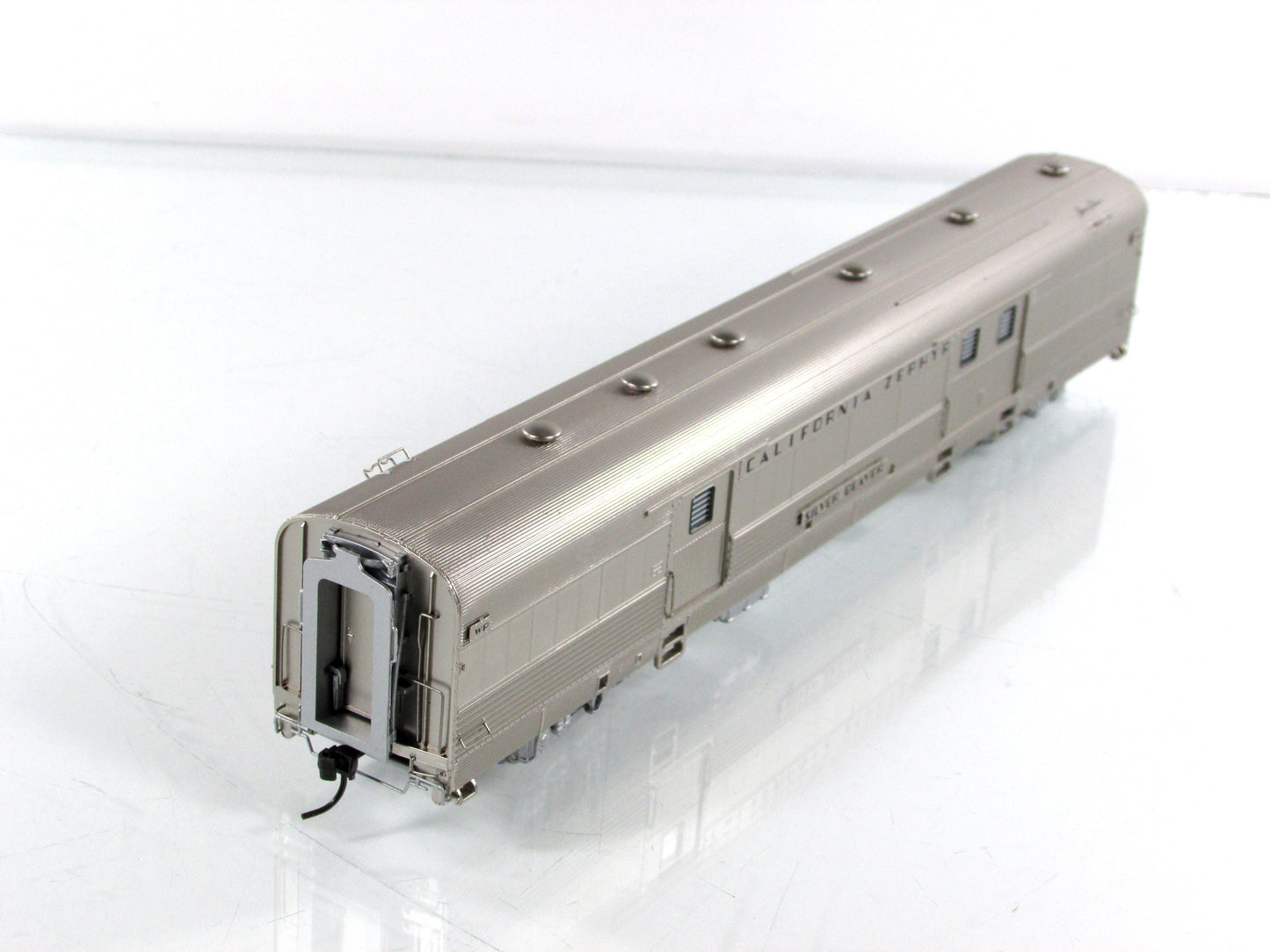 HO Scale *CA ZEPHYR* SILVER BEAVER Baggage Car, WP #801 - Broadway 523, Lighted