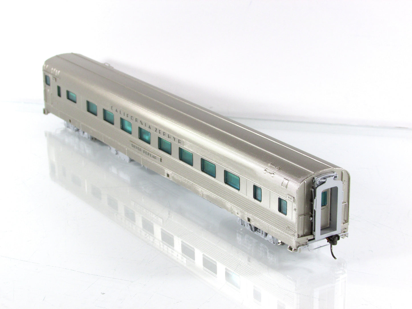 HO Scale ***WP CA ZEPHYR*** SILVER POPLAR Sleeper #872 ---Broadway 1521, Lighted