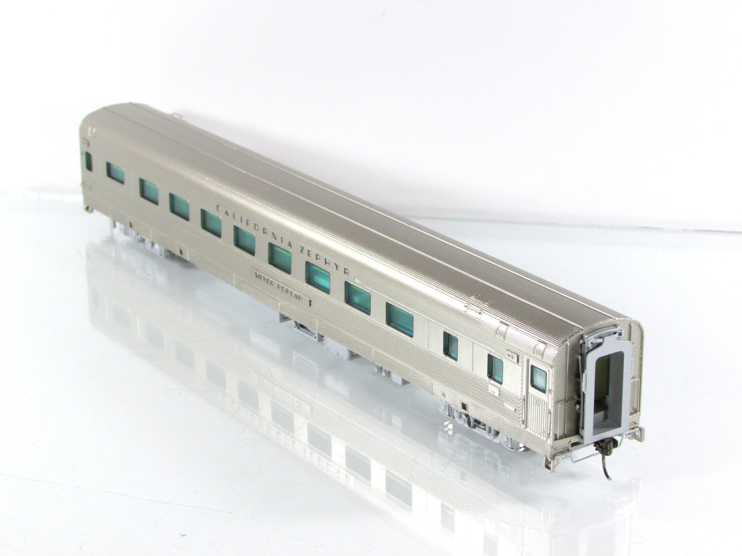 HO Scale ***WP CA ZEPHYR*** SILVER POPLAR Sleeper #872 ---Broadway 1521, Lighted